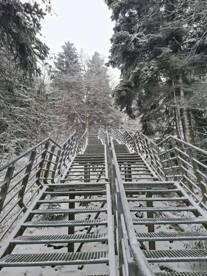Majestatycznie, zimowo, jak w bajkowej Narnii. Tak Nowy Rok wita Święty Krzyż