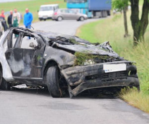 Świdnica. Przeżył wypadek, ale wrócił do auta. Spłonął żywcem