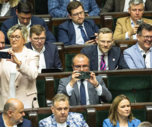 Kontrowersyjni posłowie