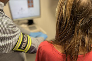 Koszmar 22-letniego taksówkarza. Pasażerka nagle wyciągnęła nóż!