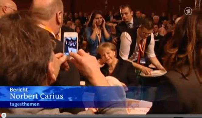 Angela Merkel oblana piwem przez kelnera