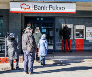 Panika w Polsce - w bankach i przy bankomatach po ataku Rosji na Ukrainę