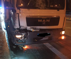 Łódzkie: Koszmar na S8. TIR uderzył w kampera. Zginęła 39-latka, wśród poszkodowanych dwoje dzieci