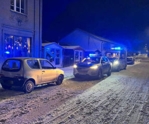 Pijany 37-latek wiózł pijaną parę z maleńkim dzieckiem! „Dziecko z objawami wyziębienia”