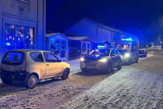 Pijany 37-latek wiózł pijaną parę z maleńkim dzieckiem! „Dziecko z objawami wyziębienia”