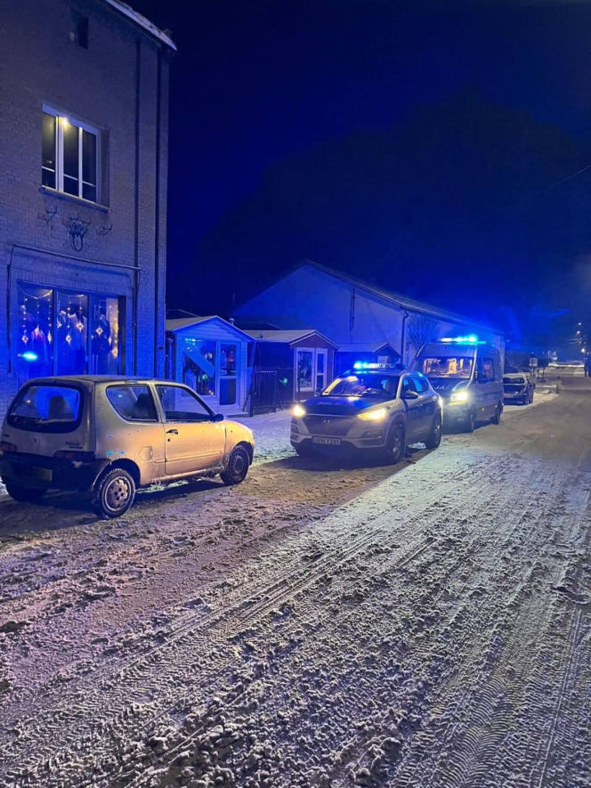 Pijany 37-latek wiózł pijaną parę z maleńkim dzieckiem! „Dziecko z objawami wyziębienia”