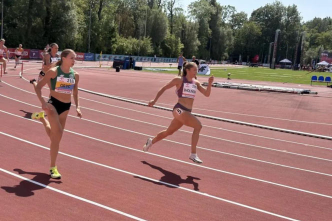 Biegaczki na stadionie lekkoatletycznym. O sukcesach klubu z Radomia w Białymstoku przeczytasz na Eska Radom.
