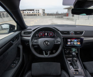 Volkswagen Passat Elegance vs Skoda Superb Sportline
