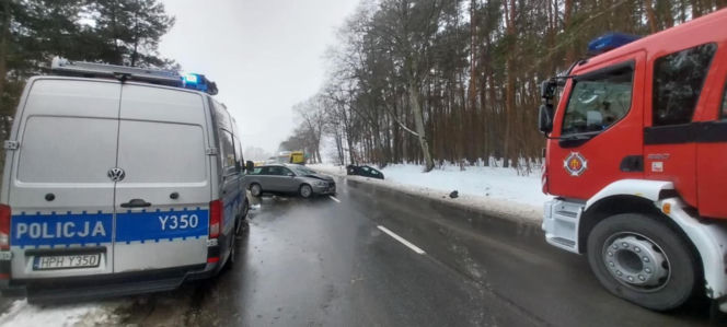 Wypadek na DW803, cztery osoby ranne