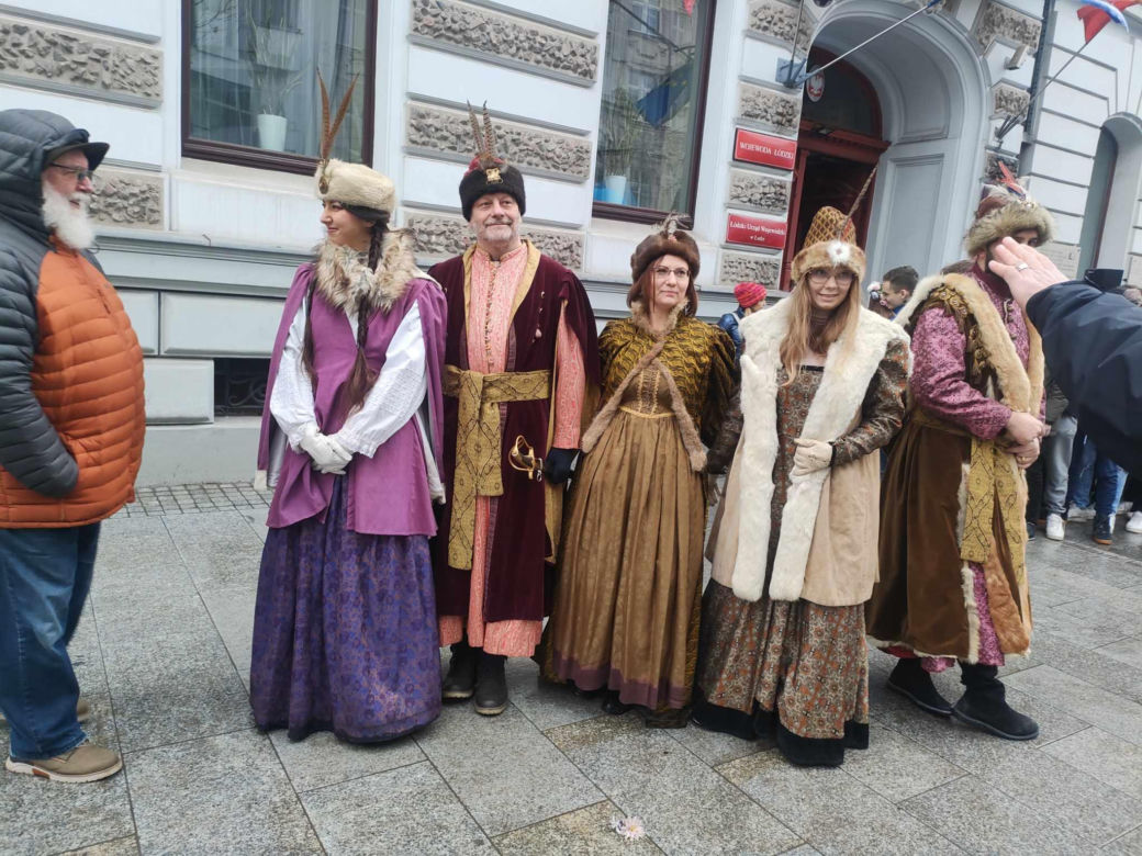 Polonez dla Łodzi. Setki łodzian we wspólnym tańcu [ZDJĘCIA]