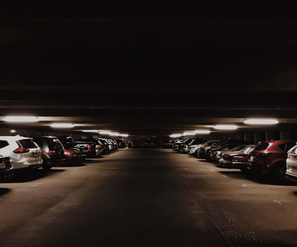 Olsztyn. Złodziej ukradł pięć samochodów z parkingu