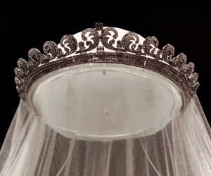 Suknia ślubna księżnej Catherine Z BLISKA, diadem