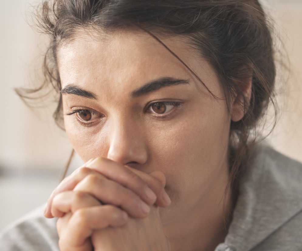 Żałoba po poronieniu bywa niewidzialna. Jakie gesty i słowa naprawdę pomagają?