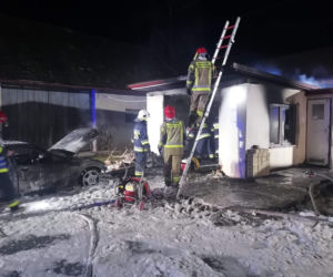 Tragiczny pożar w Trzcinicy! We wraku auta znaleziono ciało mężczyzny [ZDJĘCIA] 