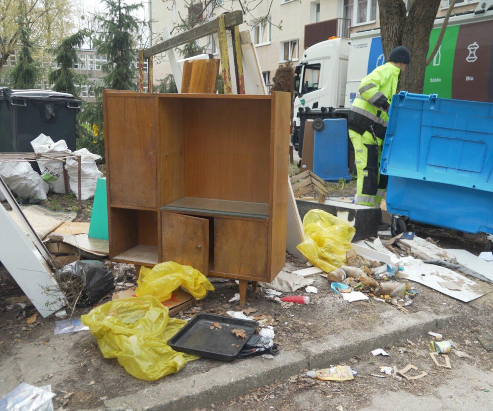 „Cały Grochów w szczurach!”. Mieszkańcy prawobrzeżnej Warszawy ponownie toną we własnych śmieciach