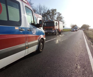 Samochód wypadł z drogi i dachował. Groźny wypadek pod Wrocławiem