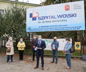 Seniorzy bronią oddziału geriatrycznego.