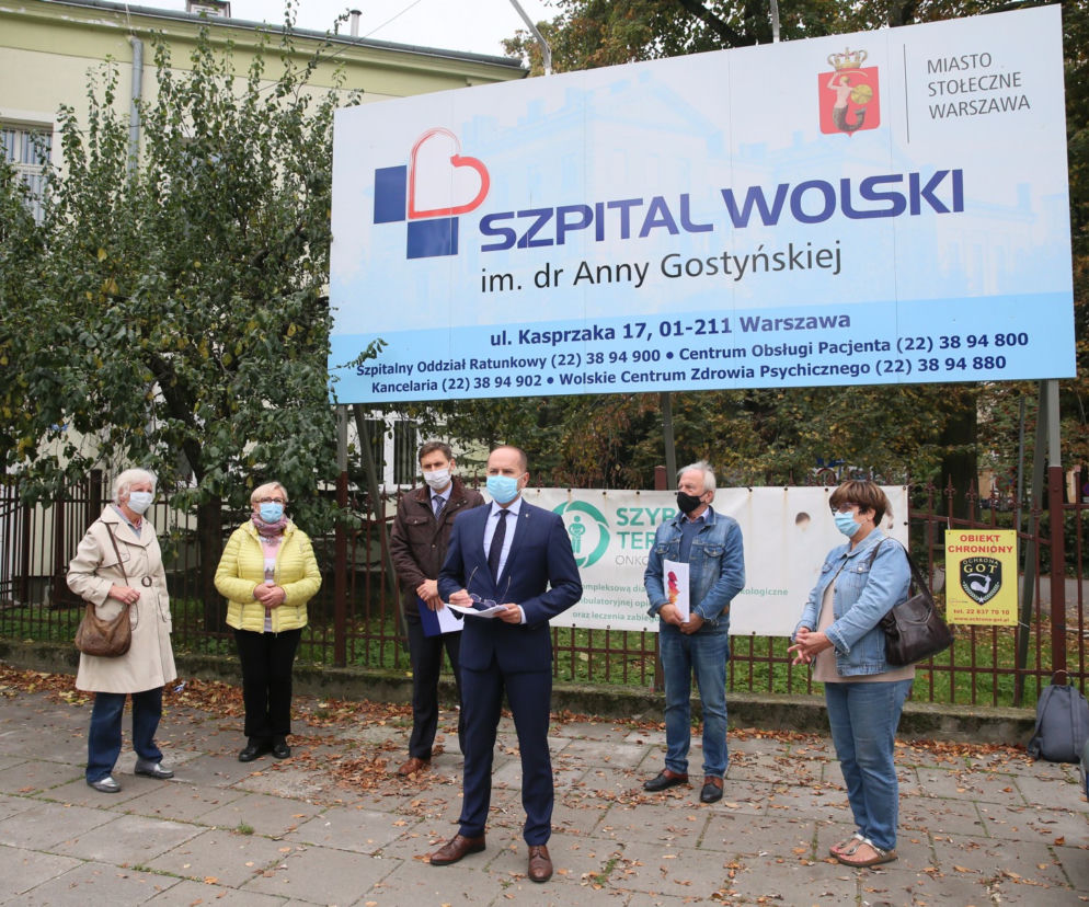 Seniorzy bronią oddziału geriatrycznego.