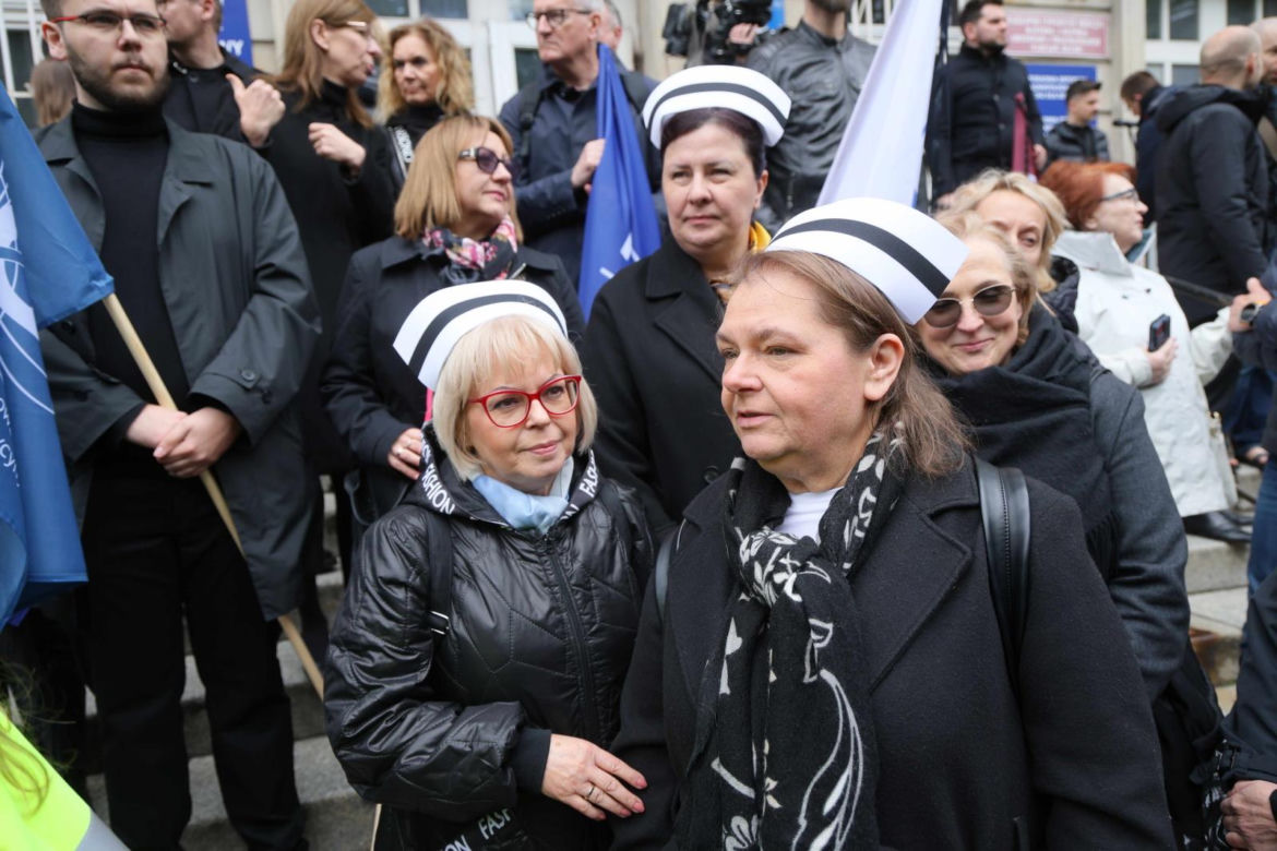 Marsz Milczenia w Warszawie. Marsz medyków przeciw przemocy 
