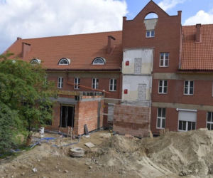 Trwa rozbudowa dawnej biblioteki UKW w Bydgoszczy