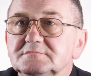 Policja przez 30 km goniła samochód jadący pod prąd! Kierowcą był ksiądz