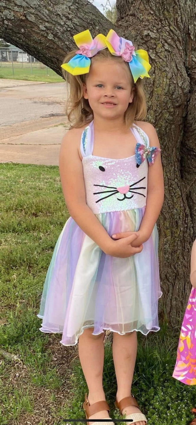 Kurier porwał 7-latkę i ją zabił! To zdjęcie przeraża