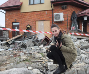 Uratowała tylko czarnego kotka