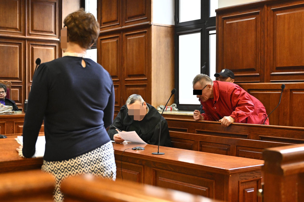 Proces w sprawie zabójstwa niemieckich emerytów. Sędzia do oskarżonego, który się nie przyznaje, ale ma dużo do powiedzenia: "Brzmi to tak, jakby pan tam był"