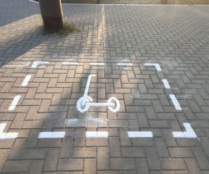 Olsztyn. Hulajnogi nie zaparkujesz już gdzie popadnie. Powstały specjalne strefy [ZDJĘCIA]