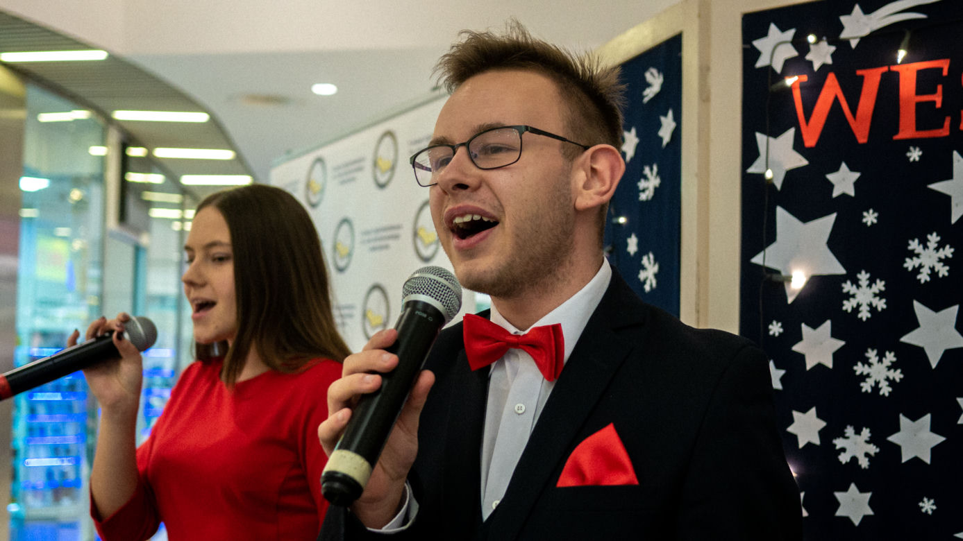Kolędowanie z "Kochanowskim", czyli jak licealiści czują święta!