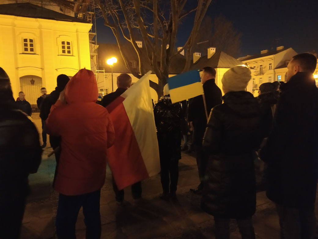 Siedlczanie okazali swoje poparcie dla Ukrainy w wojnie z Rosją – pokojowa demonstracja solidarnościowa w Siedlcach