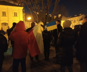 Siedlczanie okazali swoje poparcie dla Ukrainy w wojnie z Rosją – pokojowa demonstracja solidarnościowa w Siedlcach