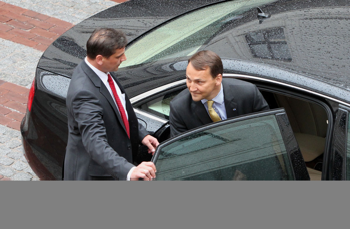 Sikorski nosi brudne szmaty