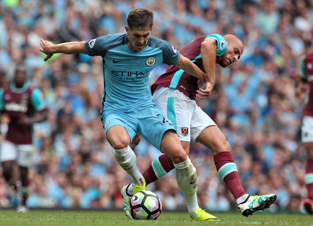 Piłkarze Manchesteru City i Manchesteru United