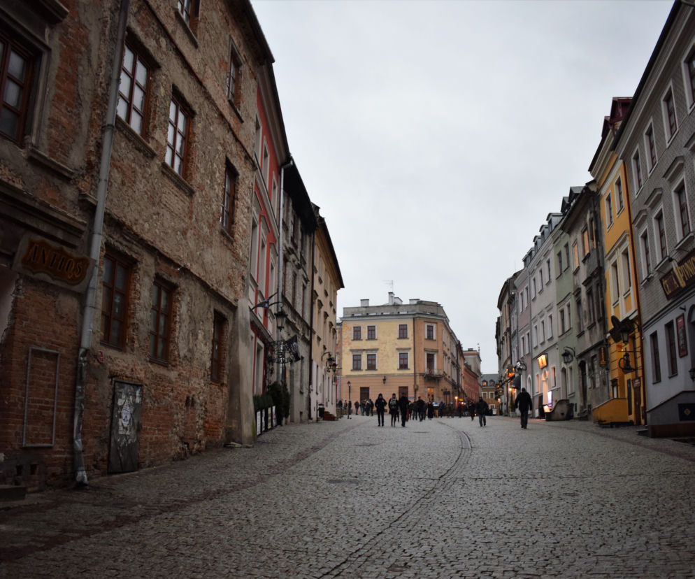 Kolorowe kamienice w szary dzień [ZDJĘCIE DNIA]