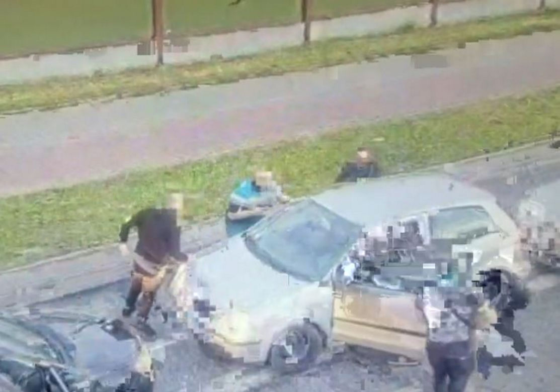 Policjanci grupy działającej w ramach wydziału dw. z przestępczością samochodową  zatrzymali dwóch obywateli Gruzji do kradzieży auta