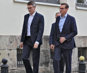 Zamiast na Nowogrodzkiej, Morawiecki i jego stronnicy spotkali się przy Konopnickiej. Były cukierki dla dziennikarzy