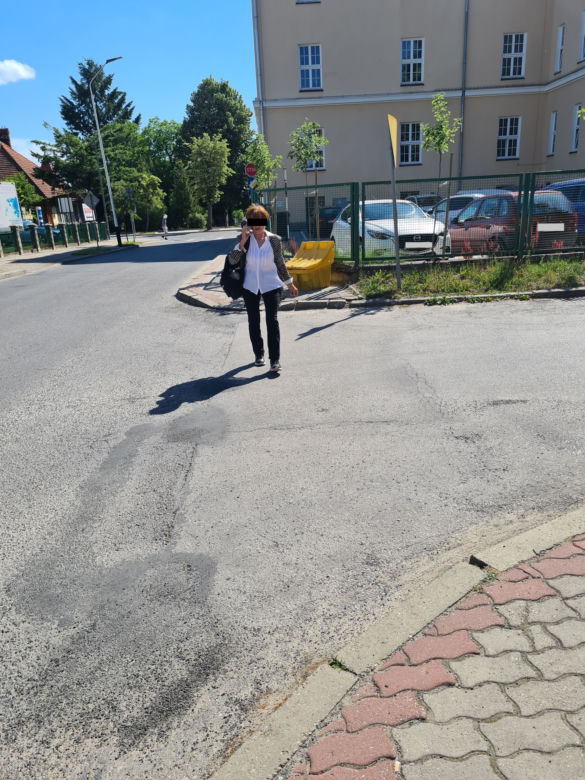 Stare Miasto. Staruszka oskarżona o napaść siekiera w sądzie [ZDJĘCIA]