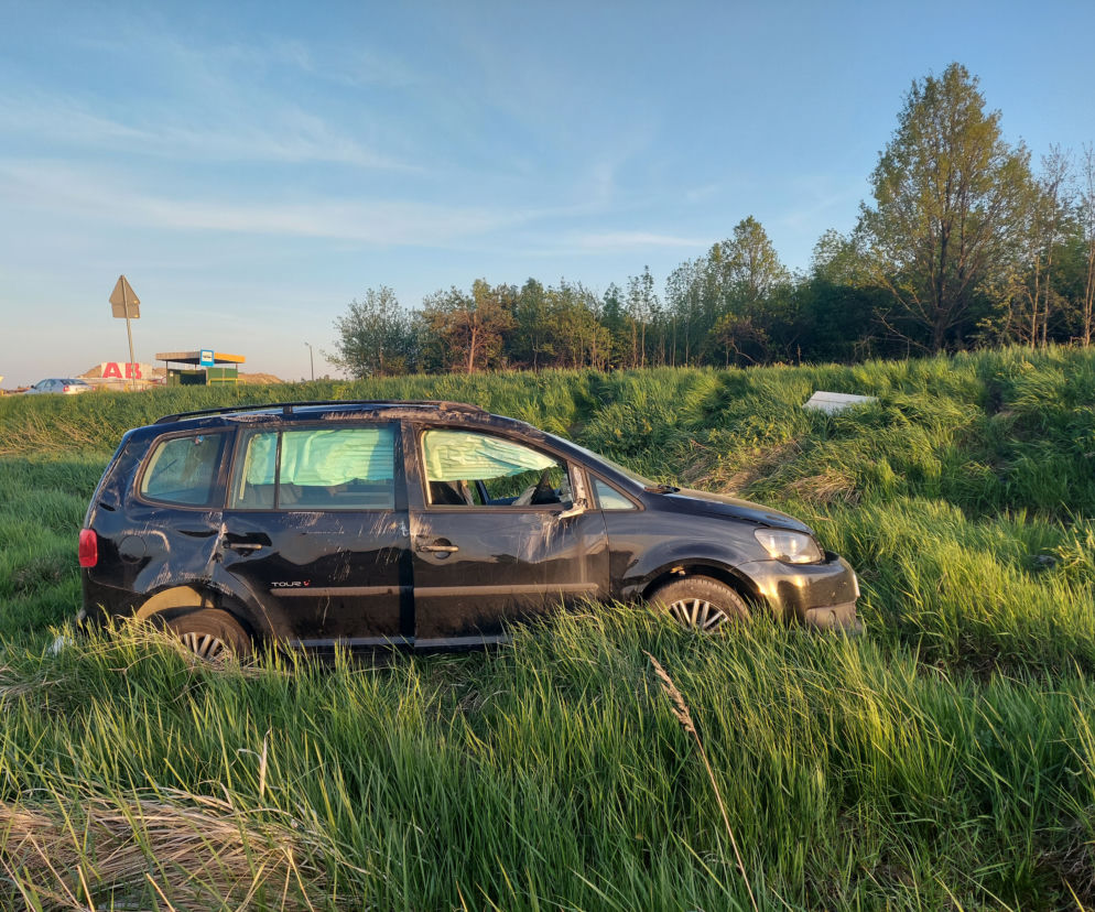 PILNE! Groźny wypadek na DK 42 w Wąchocku. Jedna osoba w szpitalu