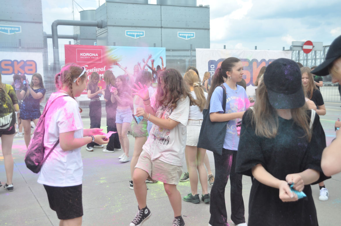 Festiwal kolorów w Kielcach. Szalona zabawa na dachu Galerii Korona