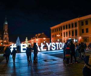 Białystok. Świąteczne iluminacje rozbłysły w mieście. Coś pięknego. Musisz to zobaczyć!