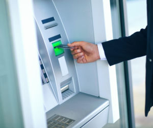 Gotówka w domu? Bank centralny radzi!