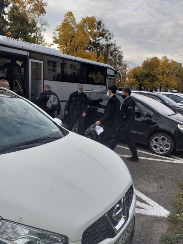 Irakijczycy wywożeni z komendy policji w Toruniu