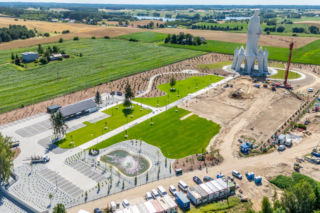 Tak wygląda gigantyczny pomnik Matki Boskiej z drona! Niesamowite ujęcia. To jeszcze nie koniec