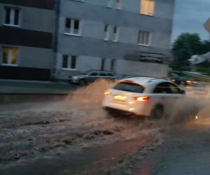 Krajobraz po burzach i ulewach na Śląsku i w Zagłębiu. Zalało ulice Czeladzi, Bytomia, Rudy Śląskiej [ZDJĘCIA,WIDEO]