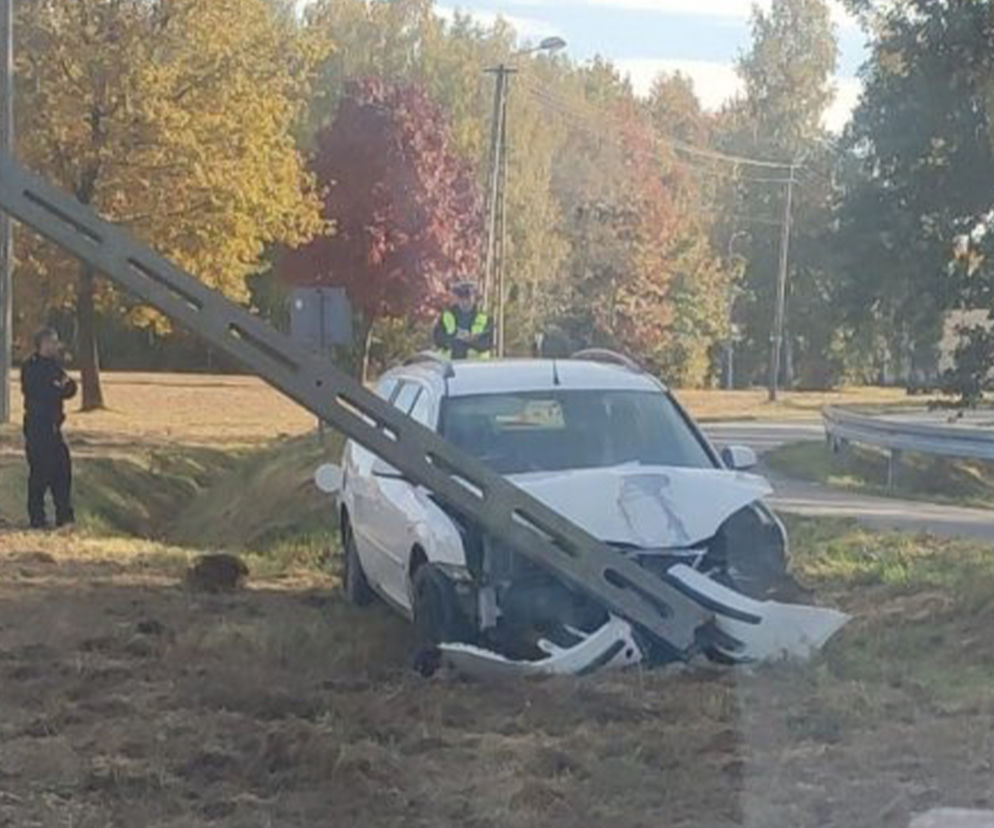 Wyleciał na łuku i skosił betonowy słup