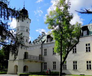 Jeden z najpiękniejszych pałaców znajduje się w województwie łódzkim. Jest dumą średniowiecznego miasta