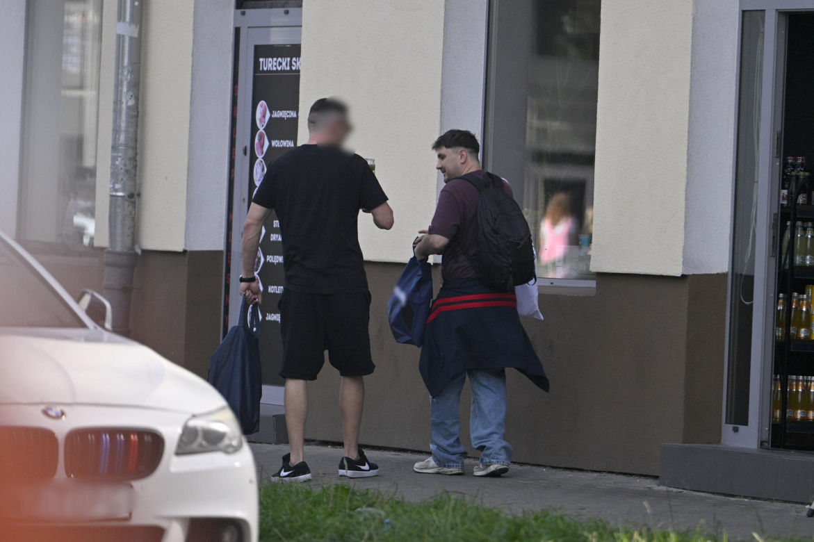 Daniel Martyniuk ładnie się bawi w Warszawie. Mamy fotki