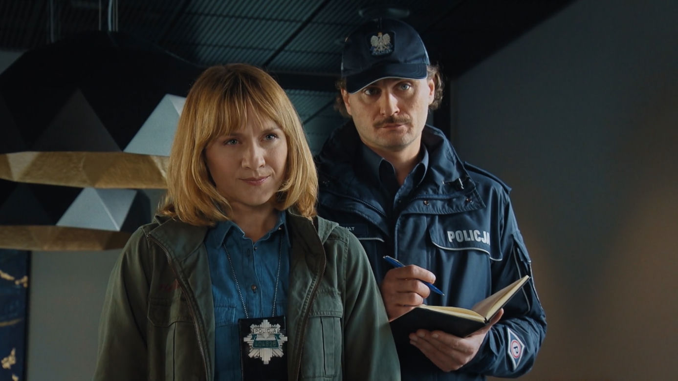 M jak miłość, odcinek 1712: Policjantka (Iwona Milerska), policjant (Marcin Włodarski)