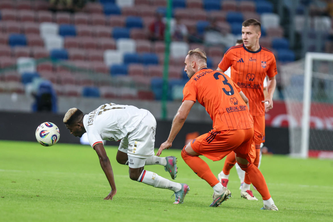 Górnik Zabrze - Termalica Nieciecza. Niesamowita atmosfera na Arenie Zabrze! Kibice Górnika dopingują swoją drużynę